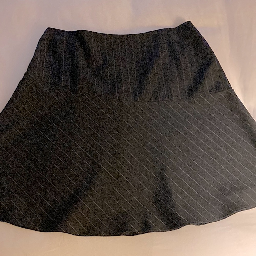 DKNY black skirt w/light grey pin stripes, fully lined.